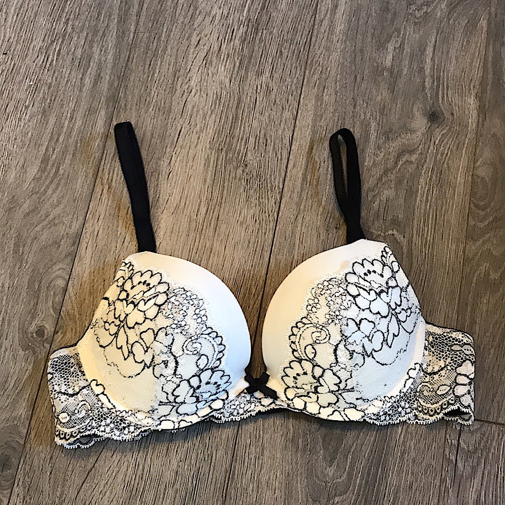 Victoria’s Secret Dream Angels Push-up Rhinestone Bra
